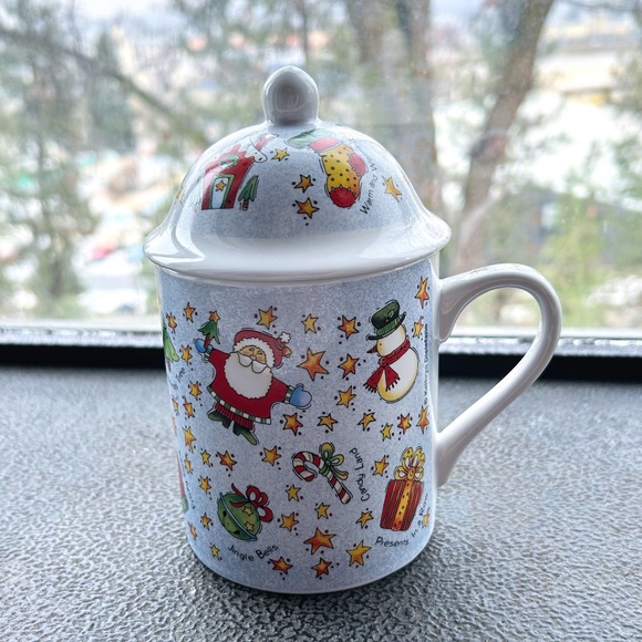 Kathryn Distefano Other - Kathryn Distefano Christmas Santa Holiday Cocoa Coffee Tea Mug w Raised Lid EUC